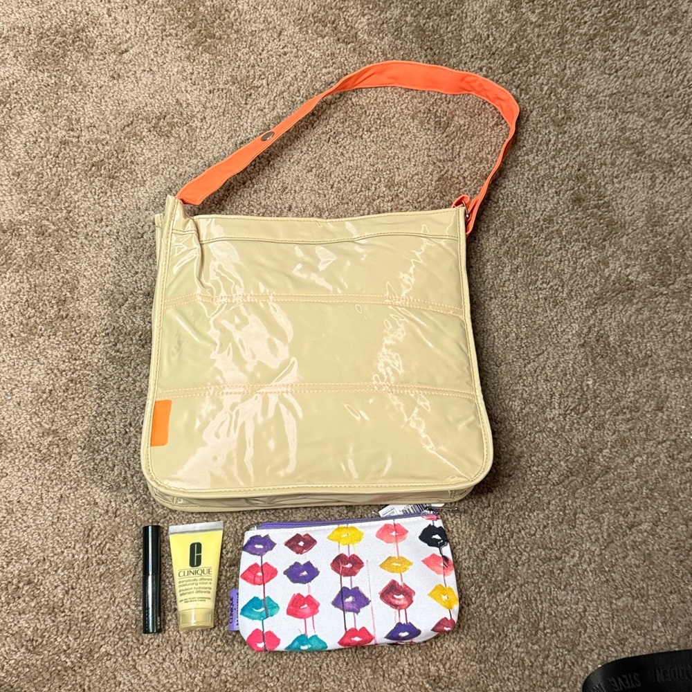 Clinique Bundle - Puff Shoulder Bag, Small Bag, Lotion, Mascara